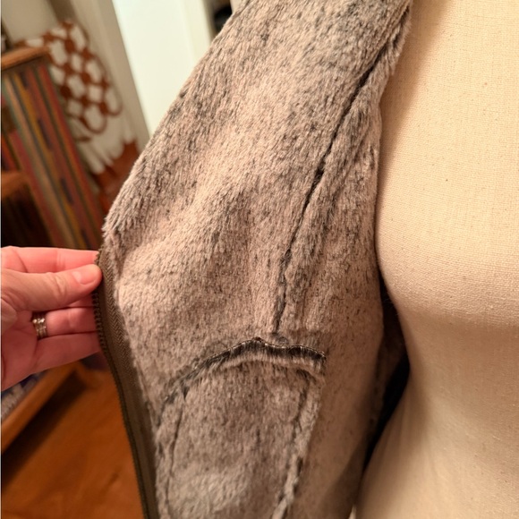 Women's Faux Suede Jacket with Shearling Collar - Picture 4 of 11